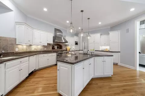 Kitchen - 950 Tara Ct, Wheaton, IL 60189 photo 3 of 3