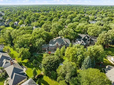 View/Area - 950 Tara Ct, Wheaton, IL 60189 photo 7 of 8