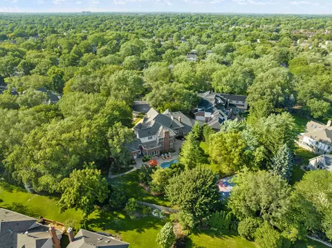 View/Area - 950 Tara Ct, Wheaton, IL 60189 photo 6 of 8