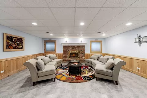 Living - 950 Tara Ct, Wheaton, IL 60189 photo 10 of 14
