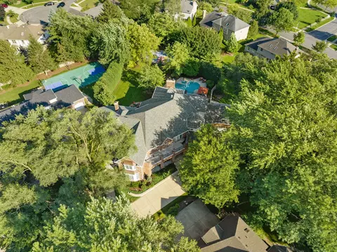View/Area - 950 Tara Ct, Wheaton, IL 60189 photo 3 of 8