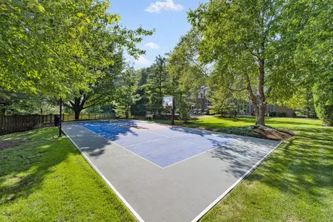Exterior - 950 Tara Ct, Wheaton, IL 60189 photo 14 of 16