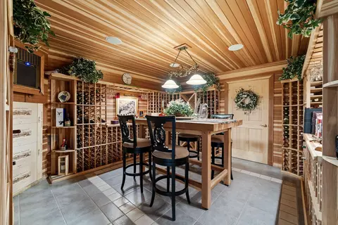 Dining - 950 Tara Ct, Wheaton, IL 60189 photo 7 of 7