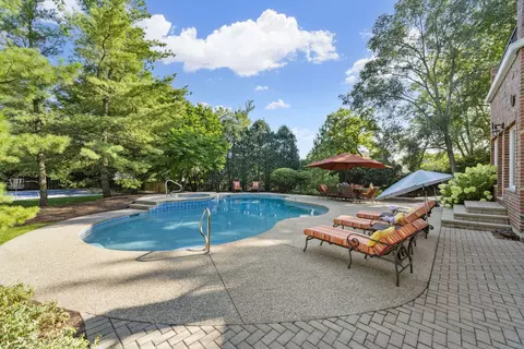 Exterior - 950 Tara Ct, Wheaton, IL 60189 photo 10 of 16