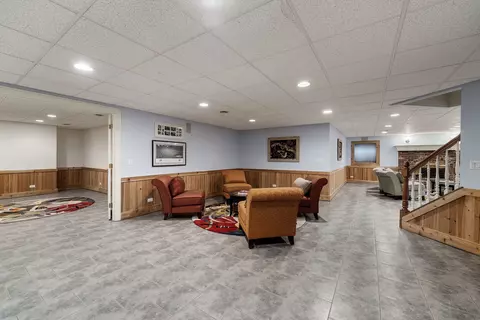 Living - 950 Tara Ct, Wheaton, IL 60189 photo 11 of 14