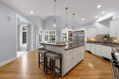 Kitchen - 950 Tara Ct, Wheaton, IL 60189 photo 2 of 3