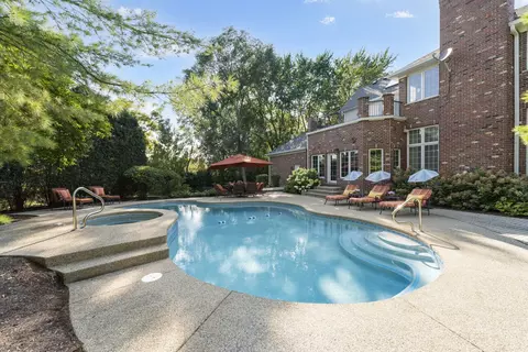 Exterior - 950 Tara Ct, Wheaton, IL 60189 photo 16 of 16