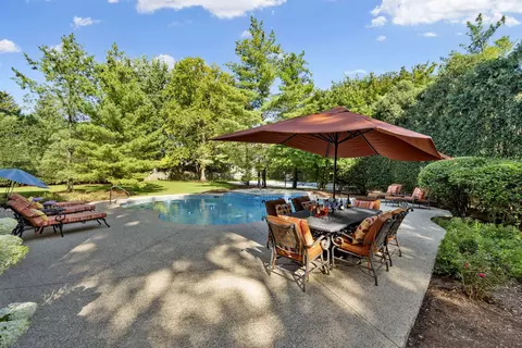 Exterior - 950 Tara Ct, Wheaton, IL 60189 photo 7 of 16