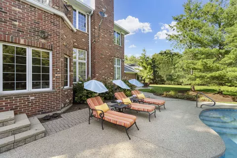 Exterior - 950 Tara Ct, Wheaton, IL 60189 photo 9 of 16