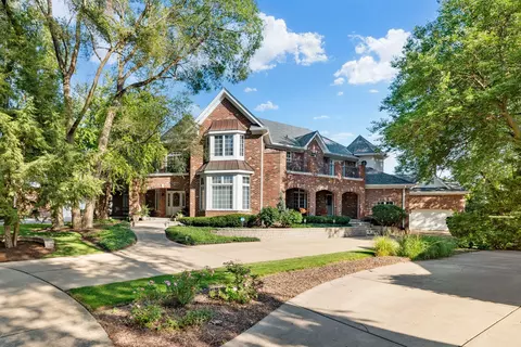 Exterior - 950 Tara Ct, Wheaton, IL 60189 photo 3 of 16