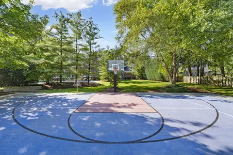 View/Area - 950 Tara Ct, Wheaton, IL 60189 photo 2 of 8