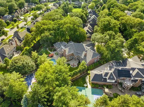 View/Area - 950 Tara Ct, Wheaton, IL 60189 photo 4 of 8