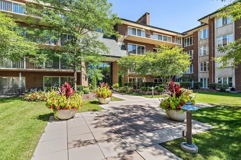 5 Oak Brook Club Dr #S303, Oak Brook, IL 60523