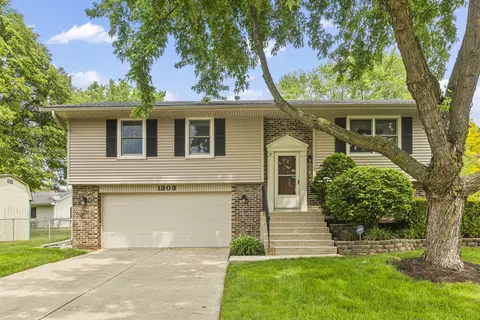 1303 S Park Ave, Streamwood, IL 60107