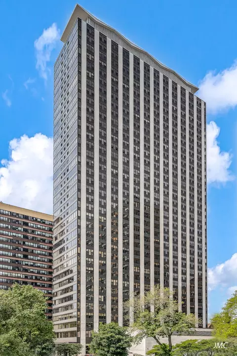 3150 N Lake Shore Dr #24E, Chicago, IL 60657