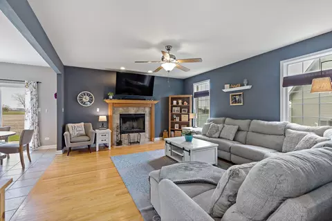 Living - 1143 Ash St, Beecher, IL 60401 photo 1 of 3
