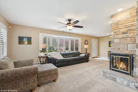 501 Ridge St, Algonquin, IL 60102 photo 2