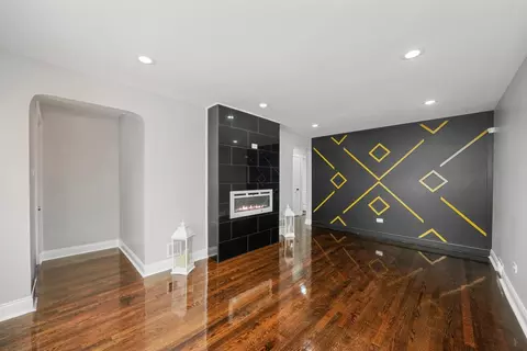 Living - 9766 S Ingleside Ave, Chicago, IL 60628 photo 2 of 3