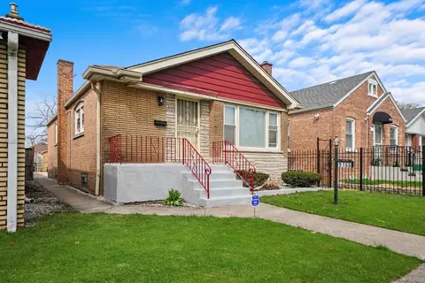 Exterior - 9766 S Ingleside Ave, Chicago, IL 60628 photo 3 of 6