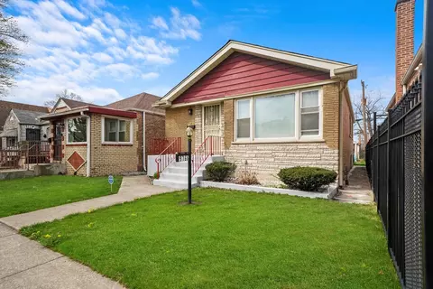 Exterior - 9766 S Ingleside Ave, Chicago, IL 60628 photo 2 of 6