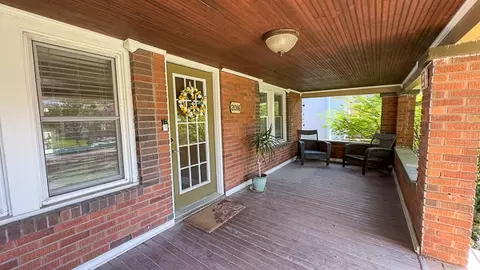 Exterior - 2016 E Jackson St, Bloomington, IL 61701 photo 13 of 14