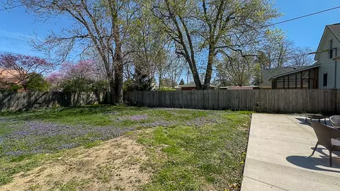 Exterior - 2016 E Jackson St, Bloomington, IL 61701 photo 7 of 14