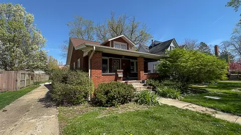 Exterior - 2016 E Jackson St, Bloomington, IL 61701 photo 3 of 14