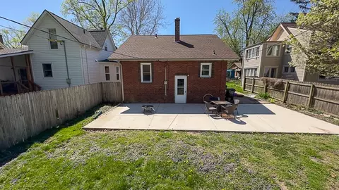 Exterior - 2016 E Jackson St, Bloomington, IL 61701 photo 10 of 14