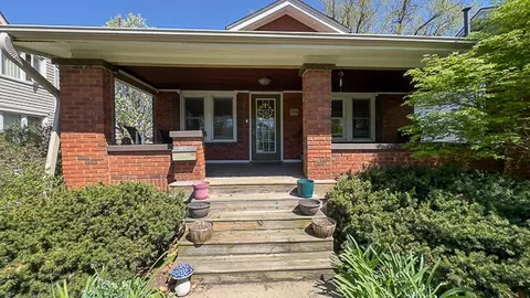 Exterior - 2016 E Jackson St, Bloomington, IL 61701 photo 4 of 14
