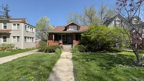 2016 E Jackson St, Bloomington, IL 61701