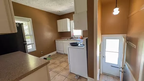 Kitchen - 2016 E Jackson St, Bloomington, IL 61701 photo 1 of 4