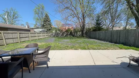 Exterior - 2016 E Jackson St, Bloomington, IL 61701 photo 12 of 14