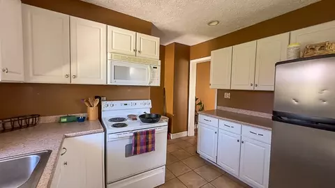 Kitchen - 2016 E Jackson St, Bloomington, IL 61701 photo 4 of 4