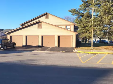 19 Fernwood Dr #19R, Bolingbrook, IL 60440