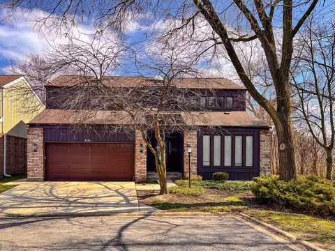 2469 Cobblewood Dr, Northbrook, IL 60062