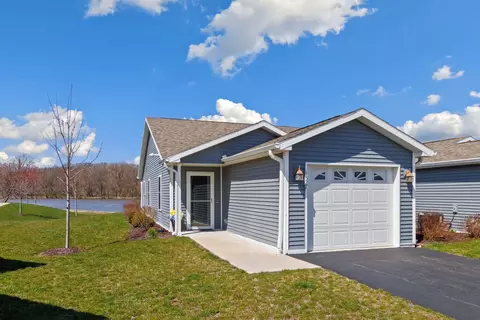 1527 Eadens Pl, Dixon, IL 61021