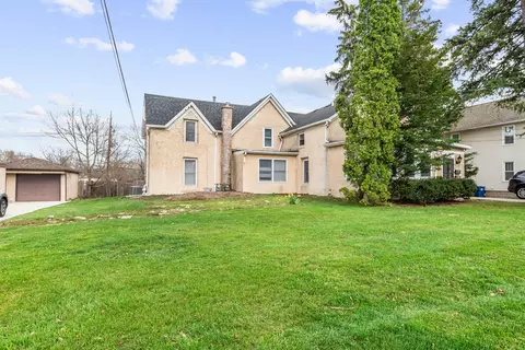 Exterior - 427 Delles Rd, Wheaton, IL 60187 photo 2 of 5