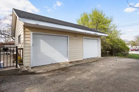 Exterior - 427 Delles Rd, Wheaton, IL 60187 photo 5 of 5