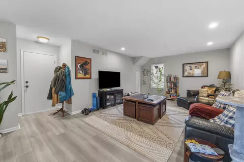 Living - 427 Delles Rd, Wheaton, IL 60187 photo 1 of 2