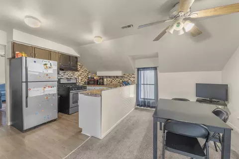 Kitchen - 427 Delles Rd, Wheaton, IL 60187 photo 4 of 4