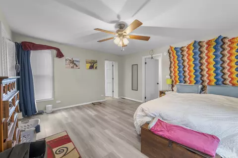 Bedroom - 427 Delles Rd, Wheaton, IL 60187 photo 5 of 7