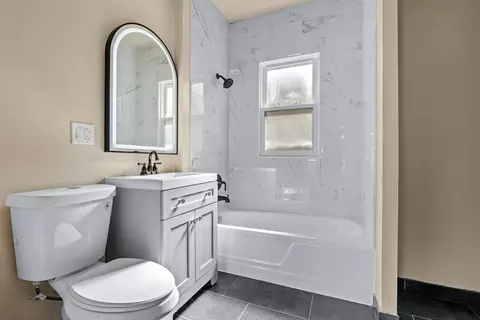 Bath - 10539 S Eggleston Ave, Chicago, IL 60628 photo 1 of 1