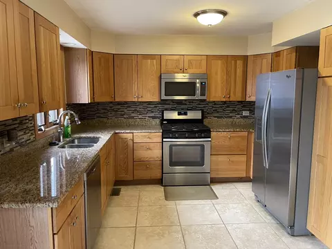 5501 Lucina Ave, Mchenry, IL 60050 photo 2