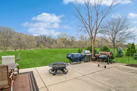 Exterior - 721 Hackberry Ln, Algonquin, IL 60102 photo 4 of 5
