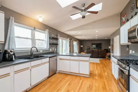 Kitchen - 721 Hackberry Ln, Algonquin, IL 60102 photo 2 of 2