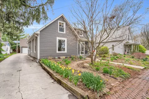 305 E Oregon St, Urbana, IL 61801