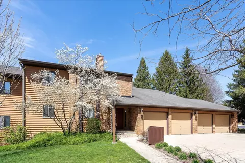 630 Waverly Dr #A, Elgin, IL 60120