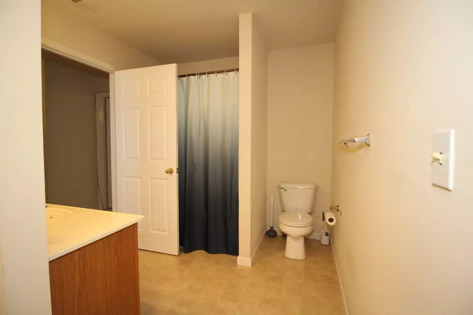 Bath - 923 E Shelbourne Dr, Normal, IL 61761 photo 5 of 5