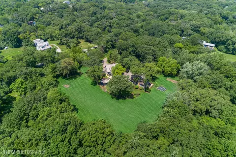 221 Oak Knoll Rd, Barrington Hills, IL 60010