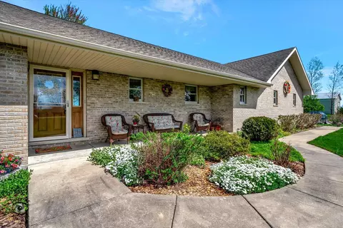 1444 W Kentucky Ave, Beecher, IL 60401
